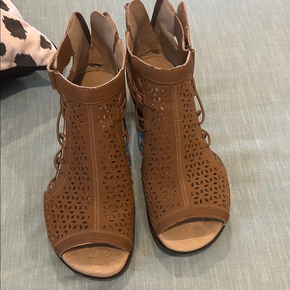 JBU Tan Cutout Peep-Toe Sandals